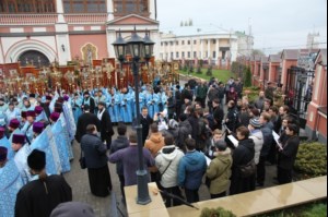 В крестном ходе в день празднования в честь Казанской иконы Божией Матери приняло участие около восьми тысяч человек