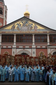 В крестном ходе в день празднования в честь Казанской иконы Божией Матери приняло участие около восьми тысяч человек