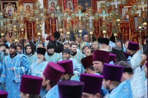 В крестном ходе в день празднования в честь Казанской иконы Божией Матери приняло участие около восьми тысяч человек