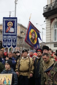 В крестном ходе в день празднования в честь Казанской иконы Божией Матери приняло участие около восьми тысяч человек