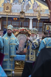 В крестном ходе в день празднования в честь Казанской иконы Божией Матери приняло участие около восьми тысяч человек