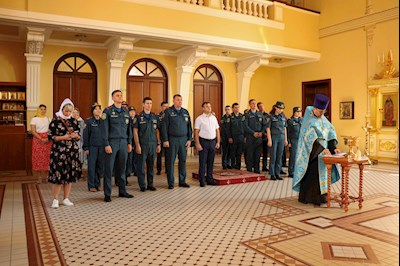 Сотрудники МЧС помолились перед иконой Божией Матери «Неопалимая Купина»