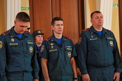 Сотрудники МЧС помолились перед иконой Божией Матери «Неопалимая Купина»