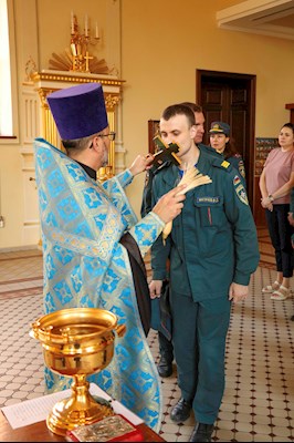 Сотрудники МЧС помолились перед иконой Божией Матери «Неопалимая Купина»