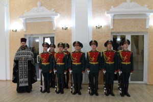 Священник совершил Чин освящения Боевого знамени Саратовского военного института войск национальной гвардии Российского Федерации