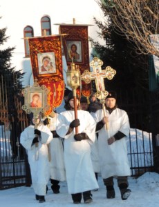 В селе Пристанное совершен традиционный крестный ход и освящение воды на реке Волга