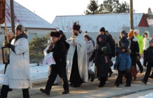 В селе Пристанное совершен традиционный крестный ход и освящение воды на реке Волга