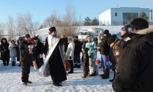 В селе Пристанное совершен традиционный крестный ход и освящение воды на реке Волга