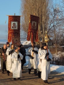 В селе Пристанное совершен традиционный крестный ход и освящение воды на реке Волга