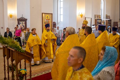 В день престольного праздника в храме Нерукотворного Образа Спасителя г. Саратова прошло архиерейское богослужение