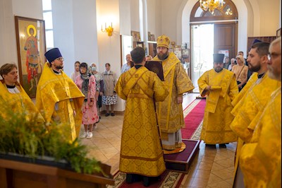 В день престольного праздника в храме Нерукотворного Образа Спасителя г. Саратова прошло архиерейское богослужение