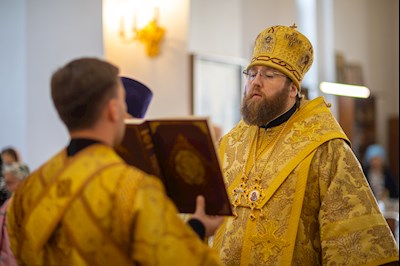 В день престольного праздника в храме Нерукотворного Образа Спасителя г. Саратова прошло архиерейское богослужение