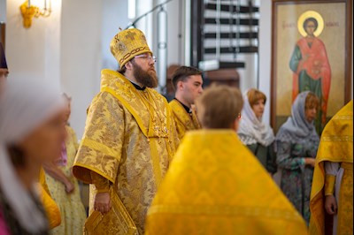 В день престольного праздника в храме Нерукотворного Образа Спасителя г. Саратова прошло архиерейское богослужение