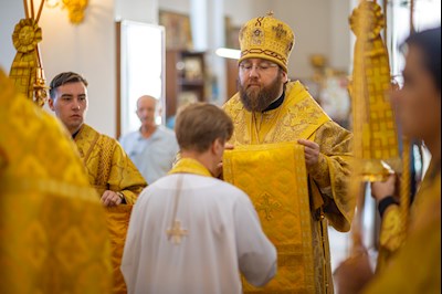 В день престольного праздника в храме Нерукотворного Образа Спасителя г. Саратова прошло архиерейское богослужение