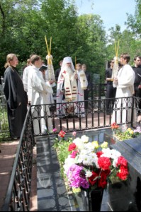 Панихида на могиле епископа Вениамина (Милова)