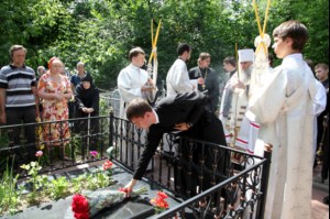 Панихида на могиле епископа Вениамина (Милова)