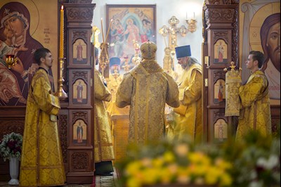 В день престольного праздника в храме Нерукотворного Образа Спасителя г. Саратова прошло архиерейское богослужение