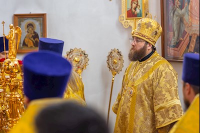В день престольного праздника в храме Нерукотворного Образа Спасителя г. Саратова прошло архиерейское богослужение