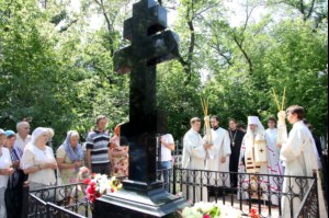Панихида на могиле епископа Вениамина (Милова)