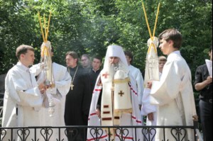 Панихида на могиле епископа Вениамина (Милова)