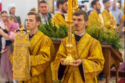 В день престольного праздника в храме Нерукотворного Образа Спасителя г. Саратова прошло архиерейское богослужение