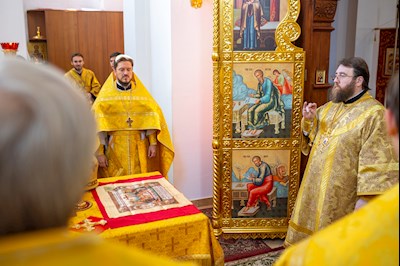 В день престольного праздника в храме Нерукотворного Образа Спасителя г. Саратова прошло архиерейское богослужение