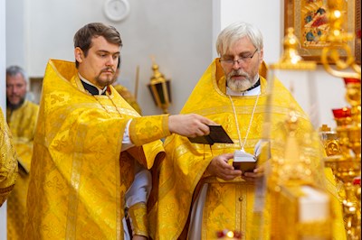 В день престольного праздника в храме Нерукотворного Образа Спасителя г. Саратова прошло архиерейское богослужение