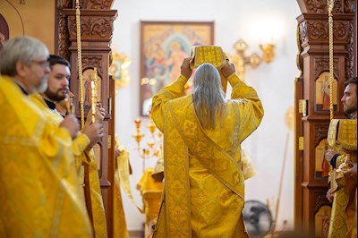 В день престольного праздника в храме Нерукотворного Образа Спасителя г. Саратова прошло архиерейское богослужение
