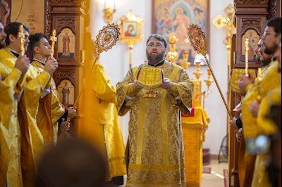 В день престольного праздника в храме Нерукотворного Образа Спасителя г. Саратова прошло архиерейское богослужение
