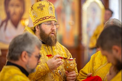 В день престольного праздника в храме Нерукотворного Образа Спасителя г. Саратова прошло архиерейское богослужение
