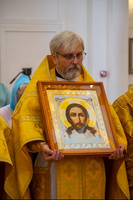 В день престольного праздника в храме Нерукотворного Образа Спасителя г. Саратова прошло архиерейское богослужение