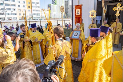 В день престольного праздника в храме Нерукотворного Образа Спасителя г. Саратова прошло архиерейское богослужение