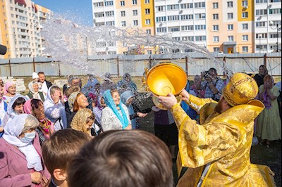 В день престольного праздника в храме Нерукотворного Образа Спасителя г. Саратова прошло архиерейское богослужение