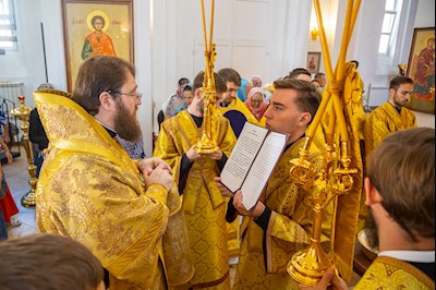 В день престольного праздника в храме Нерукотворного Образа Спасителя г. Саратова прошло архиерейское богослужение