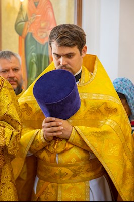 В день престольного праздника в храме Нерукотворного Образа Спасителя г. Саратова прошло архиерейское богослужение