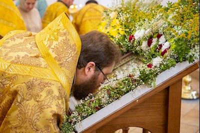 В день престольного праздника в храме Нерукотворного Образа Спасителя г. Саратова прошло архиерейское богослужение
