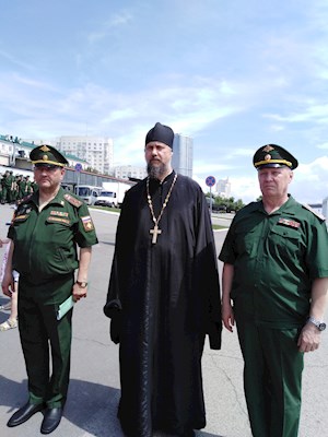 Священник принял участие в торжественной встрече парома с военной техникой