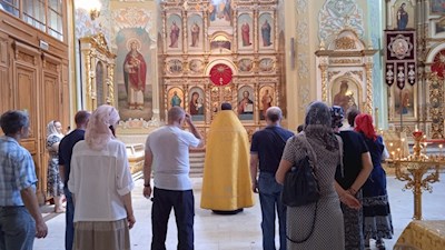 Сотрудники Покровского собора и епархии помолились перед принесением мощей преподобного Сергия