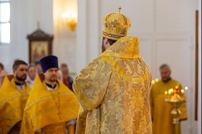 В день престольного праздника в храме Нерукотворного Образа Спасителя г. Саратова прошло архиерейское богослужение