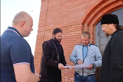 Продолжается строительство храма священномученика Германа Вольского