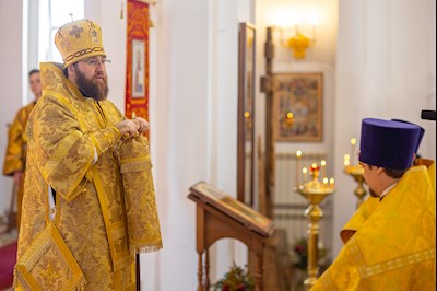 В день престольного праздника в храме Нерукотворного Образа Спасителя г. Саратова прошло архиерейское богослужение