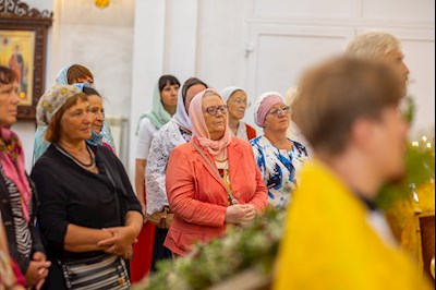 В день престольного праздника в храме Нерукотворного Образа Спасителя г. Саратова прошло архиерейское богослужение