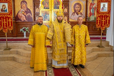 В день престольного праздника в храме Нерукотворного Образа Спасителя г. Саратова прошло архиерейское богослужение