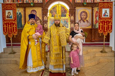 В день престольного праздника в храме Нерукотворного Образа Спасителя г. Саратова прошло архиерейское богослужение