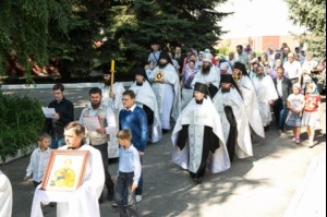 Крестный ход и освящение куполов и крестов Святых монастырских врат