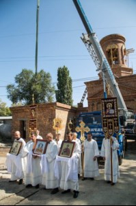 Крестный ход и освящение куполов и крестов Святых монастырских врат