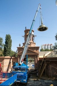 Крестный ход и освящение куполов и крестов Святых монастырских врат