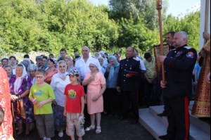 К престольному празднику храм святых царственных страстотерпцев г. Саратова организовал акцию «Белый цветок»