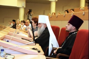 Митрополит Лонгин принял участие в депутатских слушаниях на тему «Семейная политика. Законодательное обеспечение»