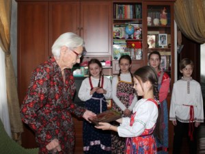 Гимназисты приняли участие в акции «Поздравь ветерана»
